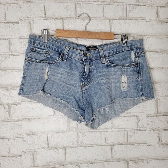Cut of jean shorts - Picture 1 of 12